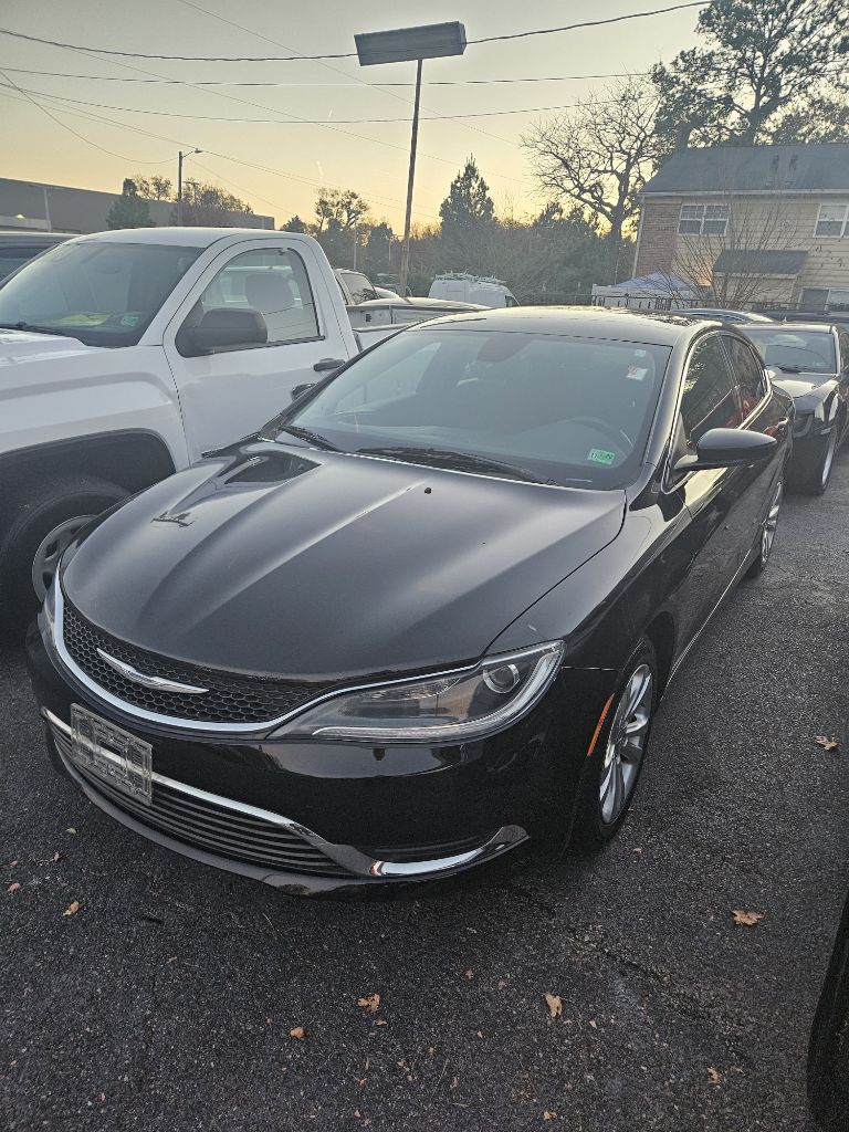 Photo 9 of this CHRYSLER 200