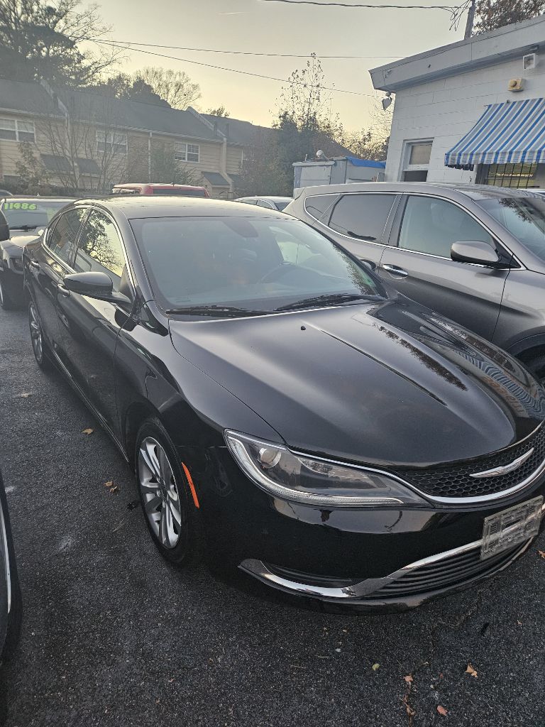 Photo 3 of this CHRYSLER 200
