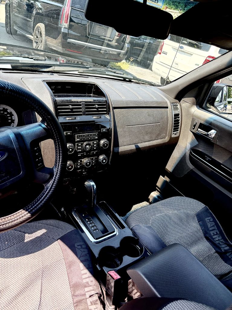 Photo 9 of this FORD ESCAPE