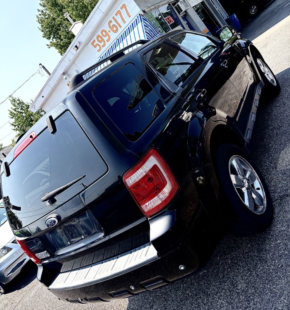 Photo 2 of this FORD ESCAPE