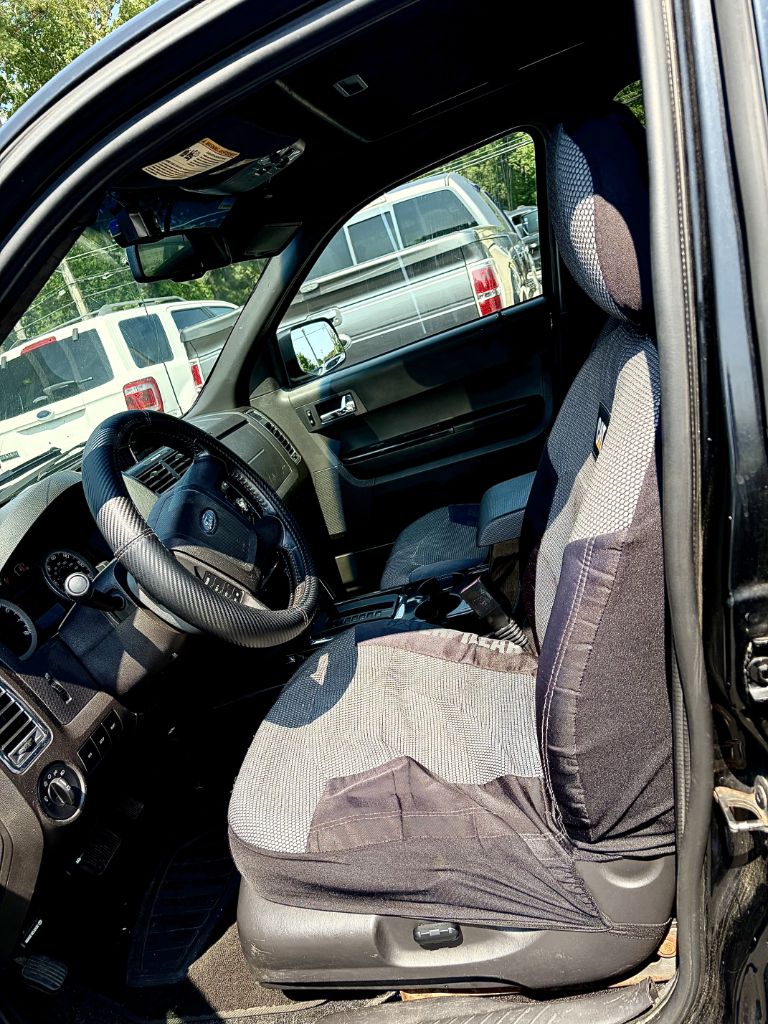 Photo 3 of this FORD ESCAPE