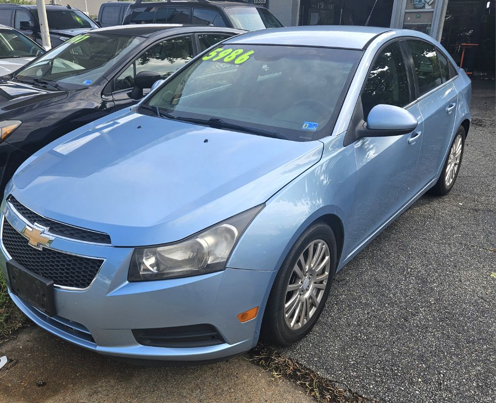 Photo 2 of this CHEVROLET CRUZE