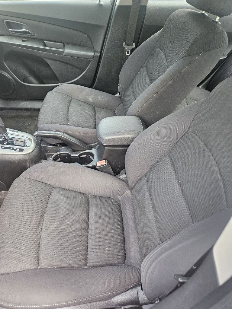 Photo 3 of this CHEVROLET CRUZE