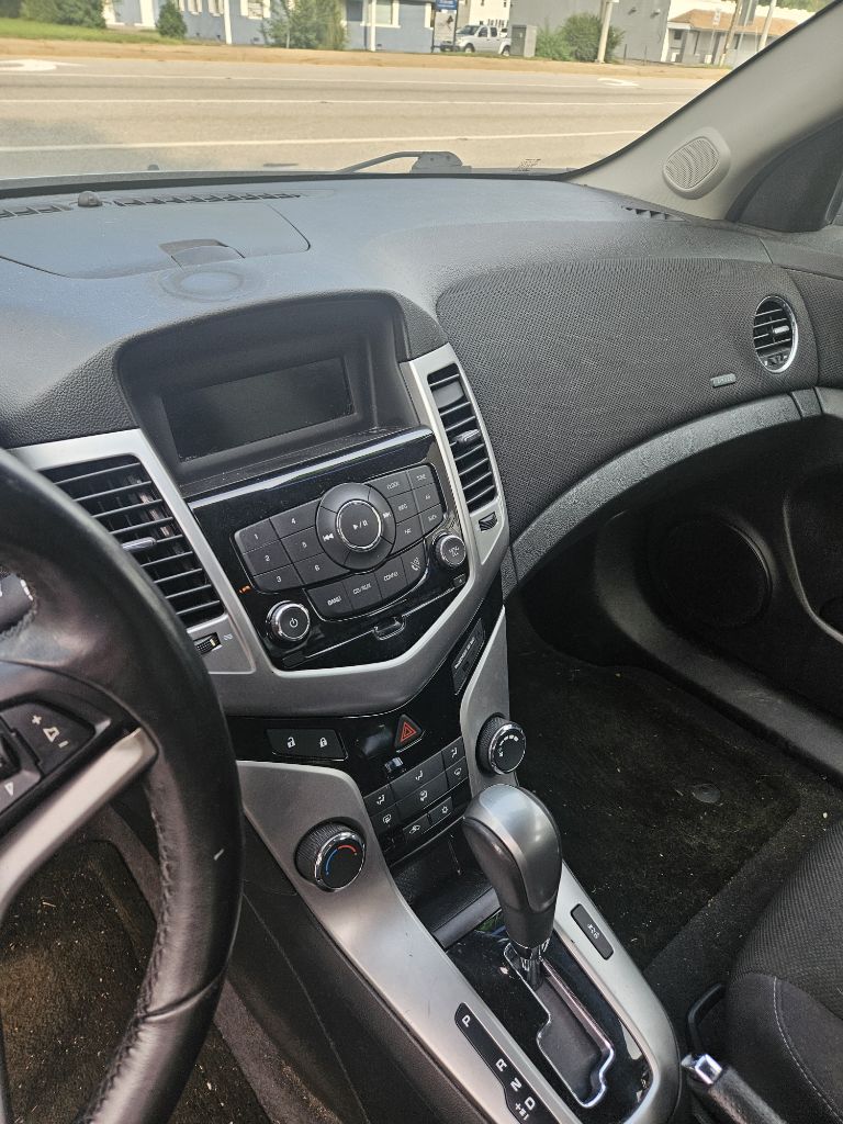 Photo 5 of this CHEVROLET CRUZE