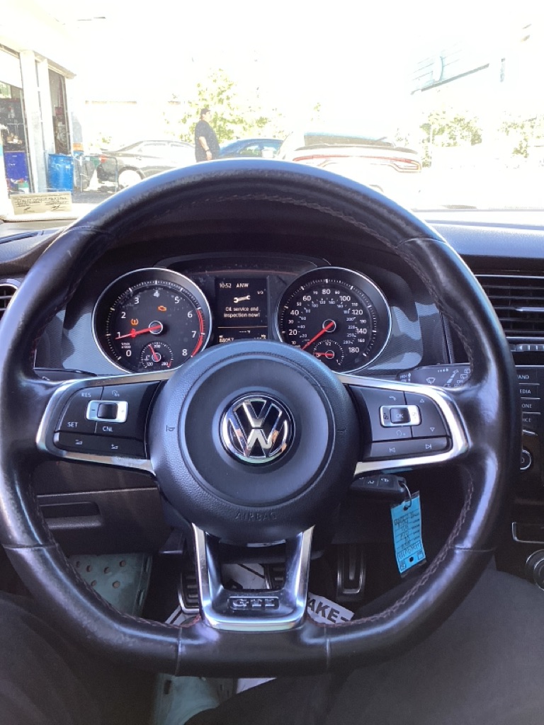 Photo 5 of this VOLKSWAGEN GTI