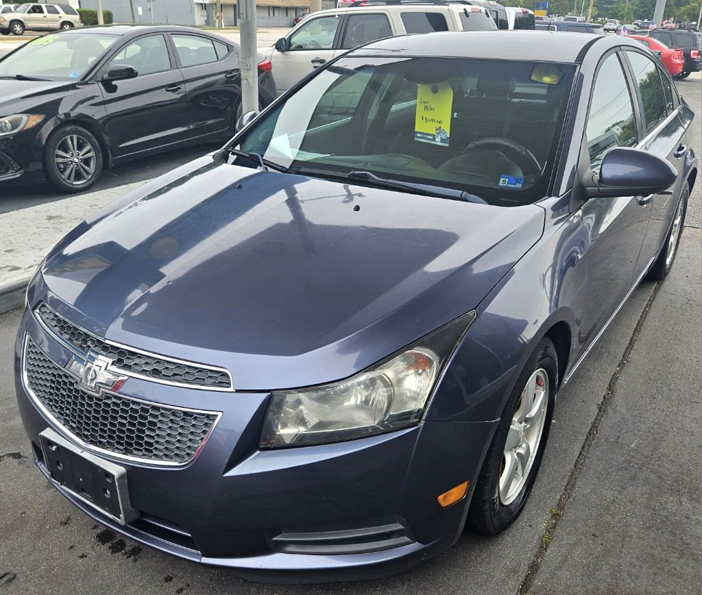 Photo 2 of this CHEVROLET CRUZE