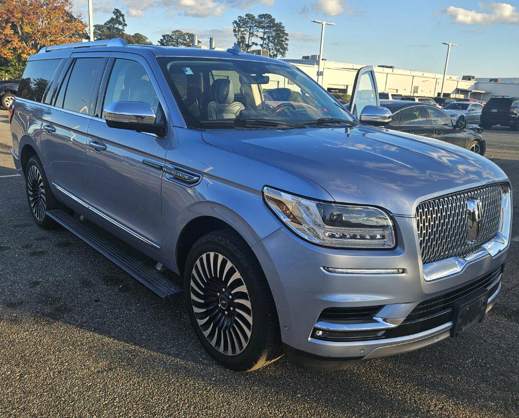 Photo 4 of this LINCOLN NAVIGATOR L