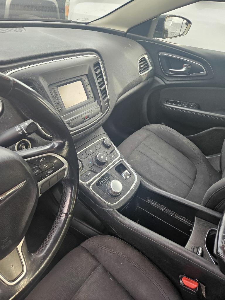 Photo 6 of this CHRYSLER 200