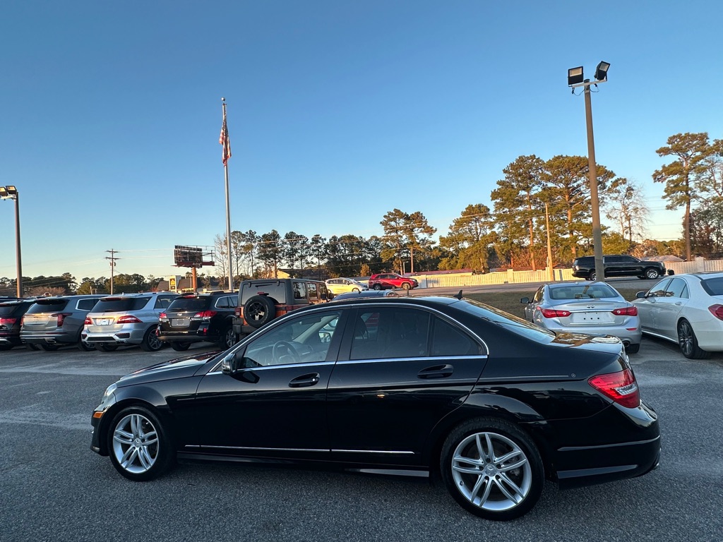 Photo 9 of this MERCEDES-BENZ C-CLASS