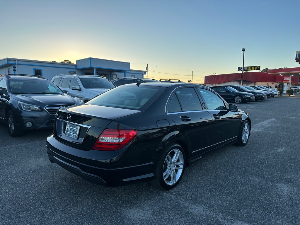 Photo 5 of this MERCEDES-BENZ C-CLASS