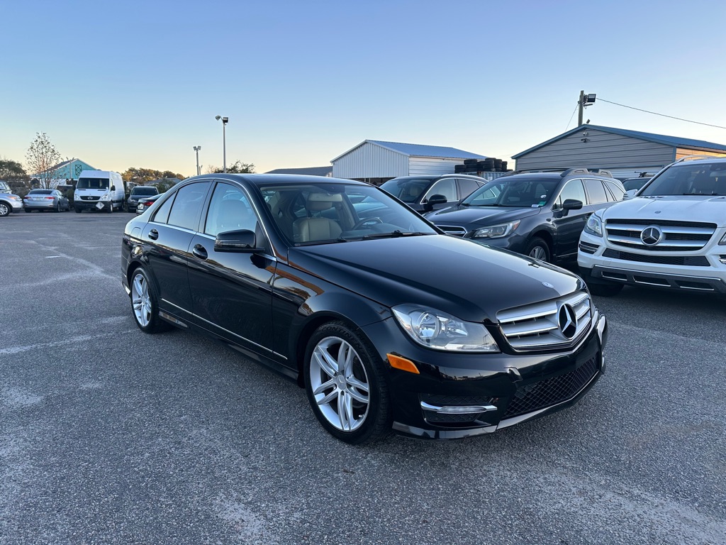 Photo 3 of this MERCEDES-BENZ C-CLASS