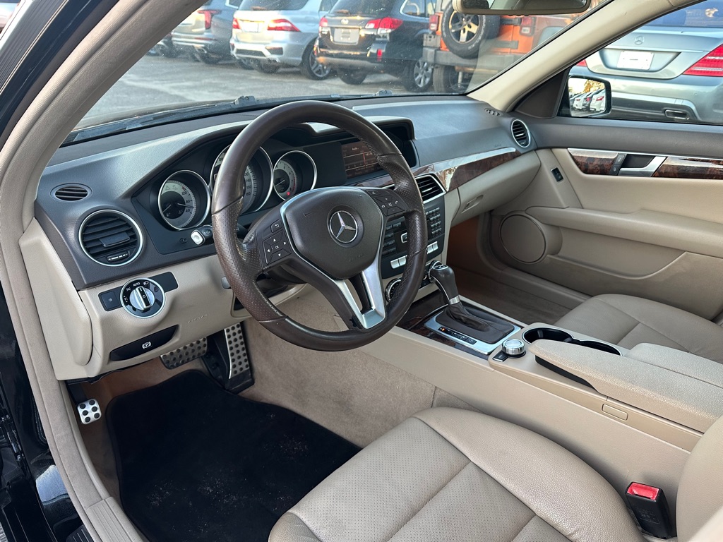 Photo 10 of this MERCEDES-BENZ C-CLASS