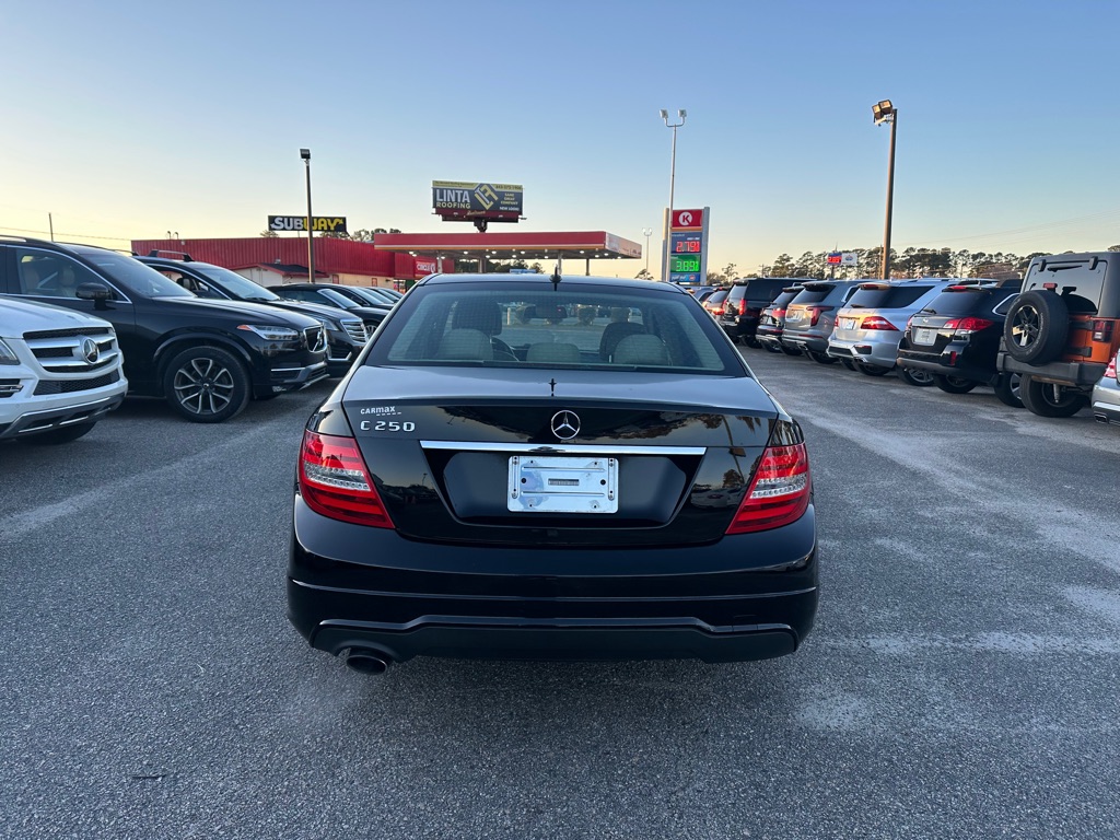 Photo 6 of this MERCEDES-BENZ C-CLASS