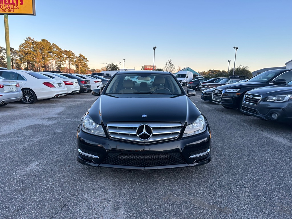 Photo 2 of this MERCEDES-BENZ C-CLASS