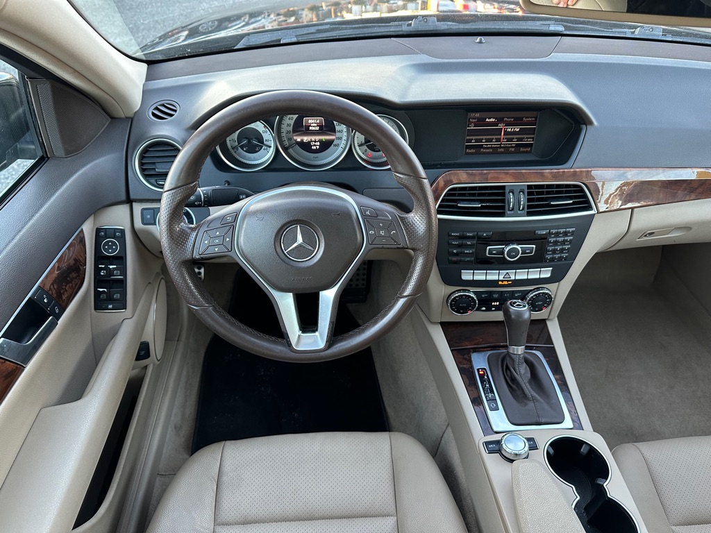 Photo 13 of this MERCEDES-BENZ C-CLASS