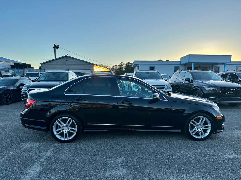 Photo 4 of this MERCEDES-BENZ C-CLASS