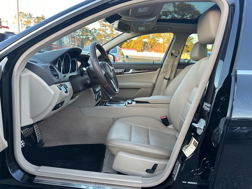 Photo 8 of this MERCEDES-BENZ C-CLASS