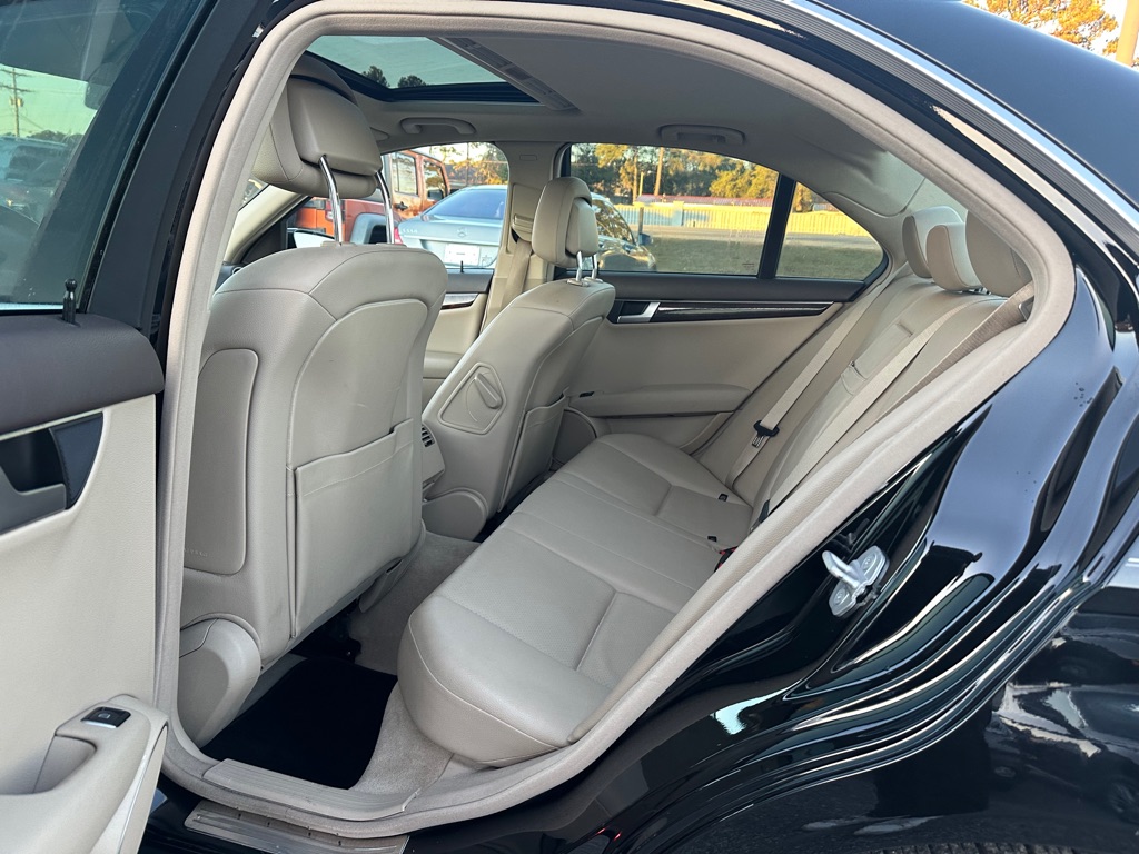 Photo 11 of this MERCEDES-BENZ C-CLASS