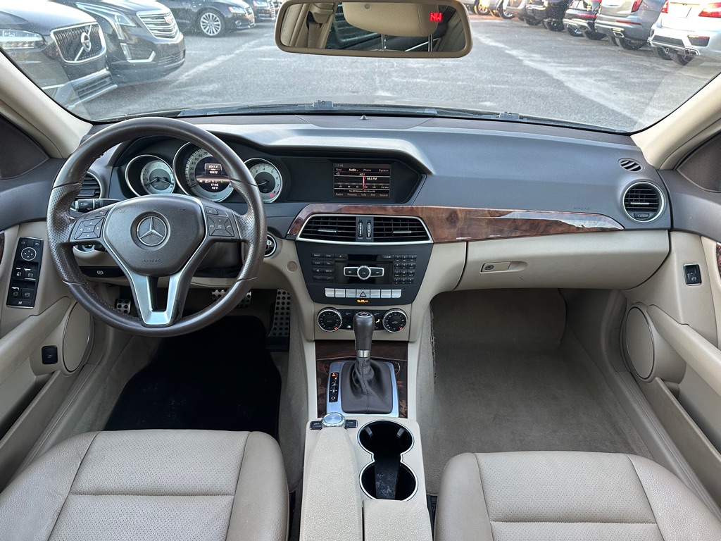 Photo 12 of this MERCEDES-BENZ C-CLASS