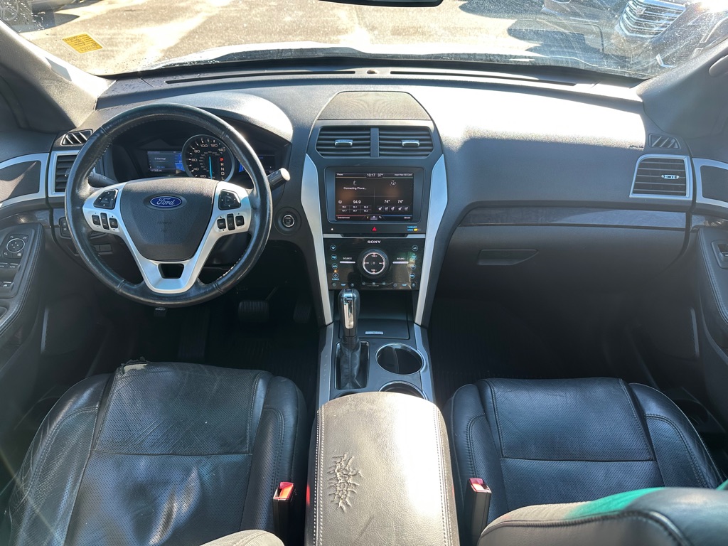 Photo 14 of this FORD EXPLORER