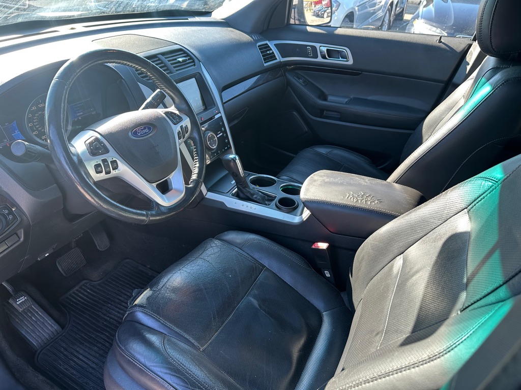Photo 11 of this FORD EXPLORER