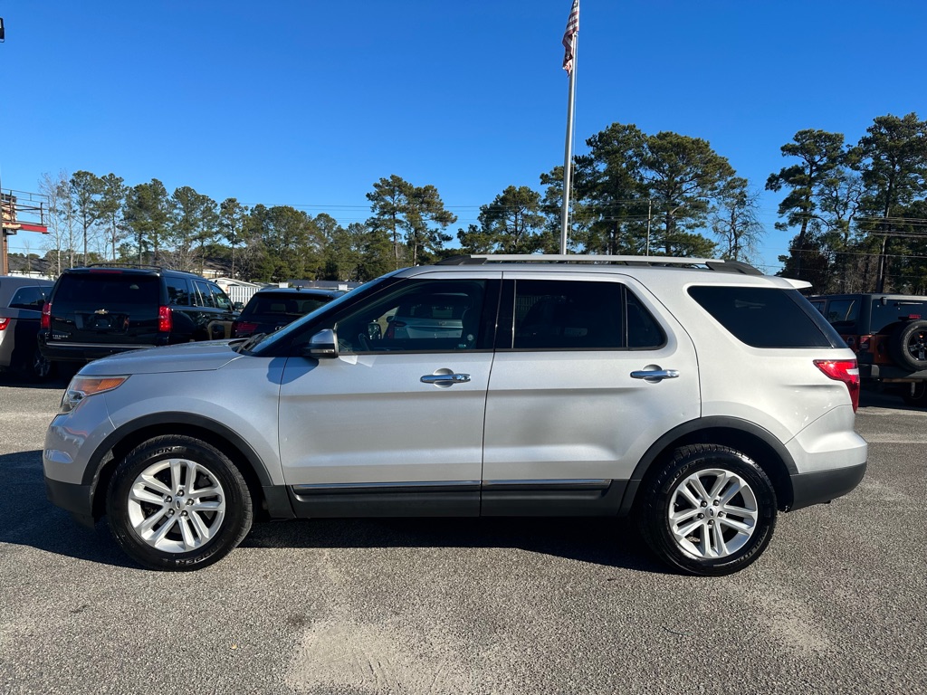 Photo 3 of this FORD EXPLORER