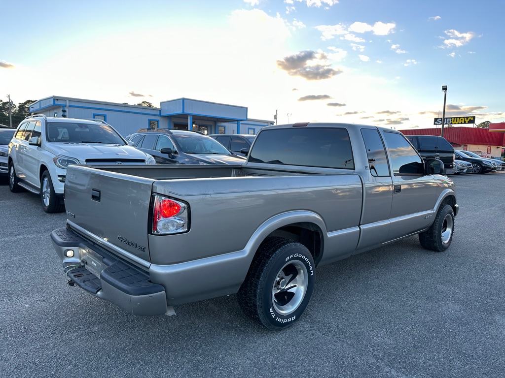 Photo 5 of this CHEVROLET S TRUCK