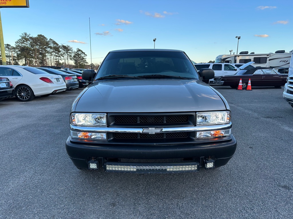 Photo 2 of this CHEVROLET S TRUCK