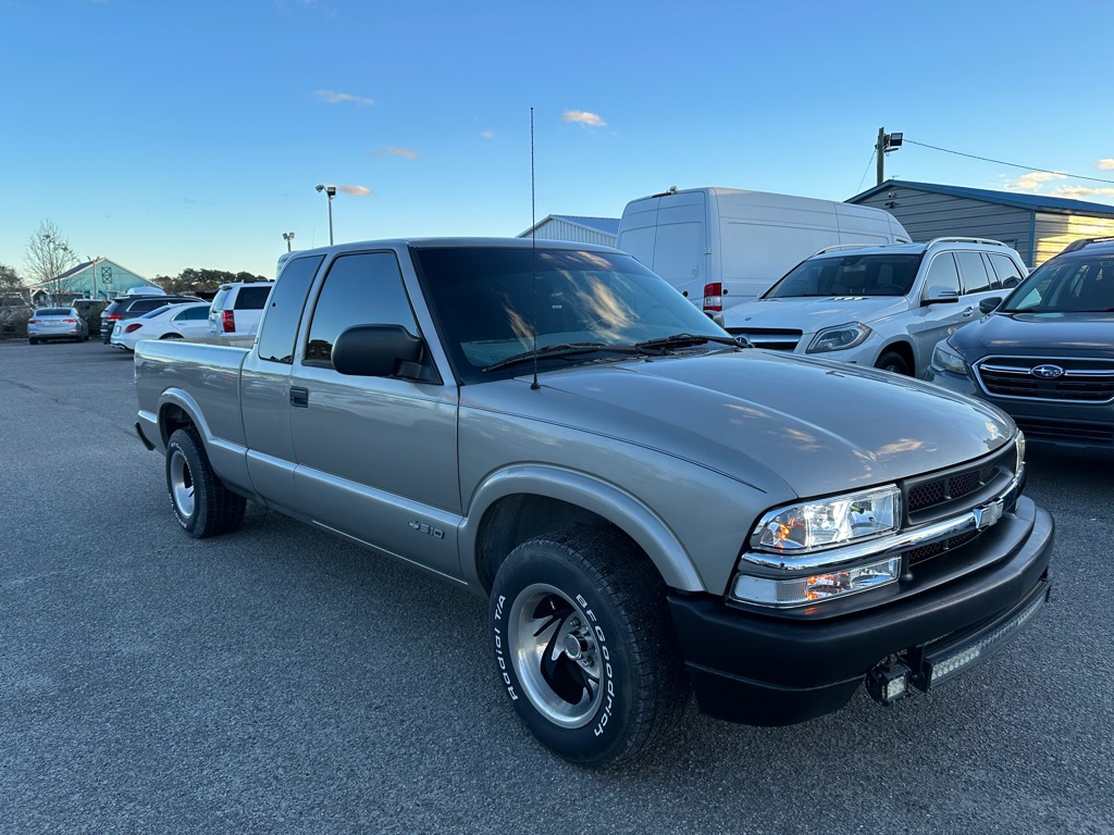 Photo 3 of this CHEVROLET S TRUCK