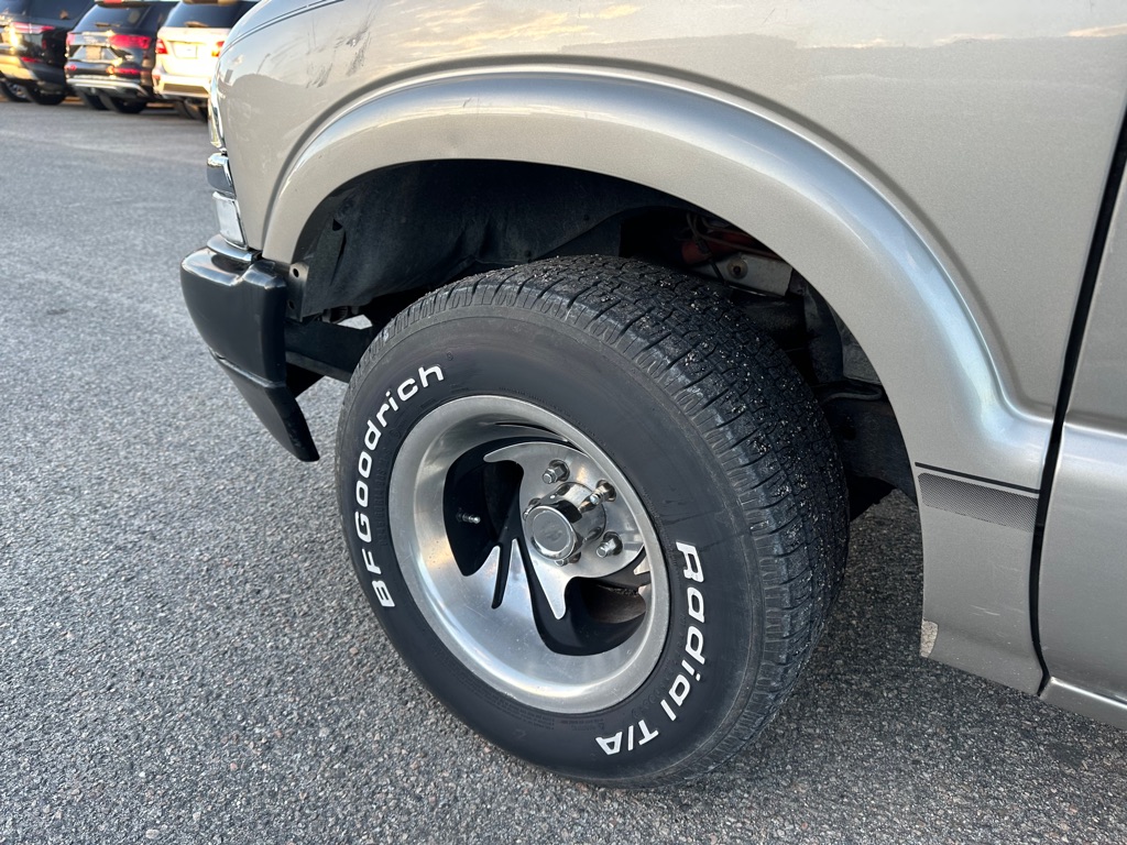 Photo 10 of this CHEVROLET S TRUCK