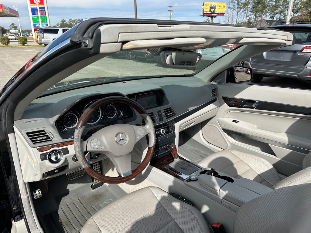 Photo 6 of this MERCEDES-BENZ E-CLASS