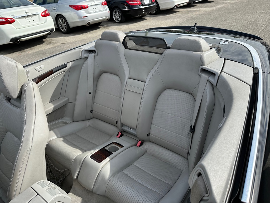 Photo 7 of this MERCEDES-BENZ E-CLASS