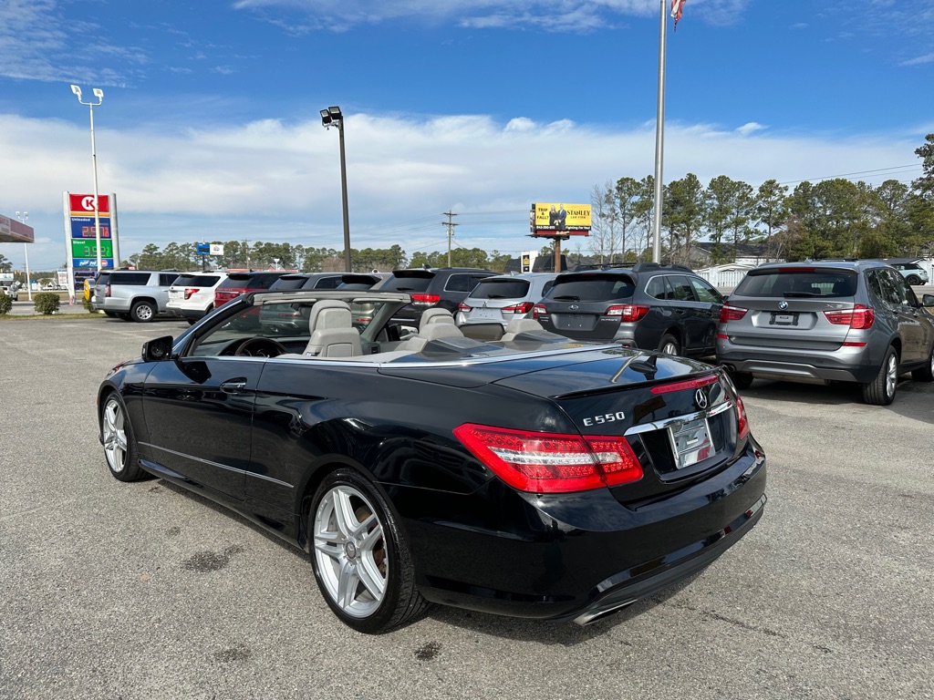 Photo 3 of this MERCEDES-BENZ E-CLASS
