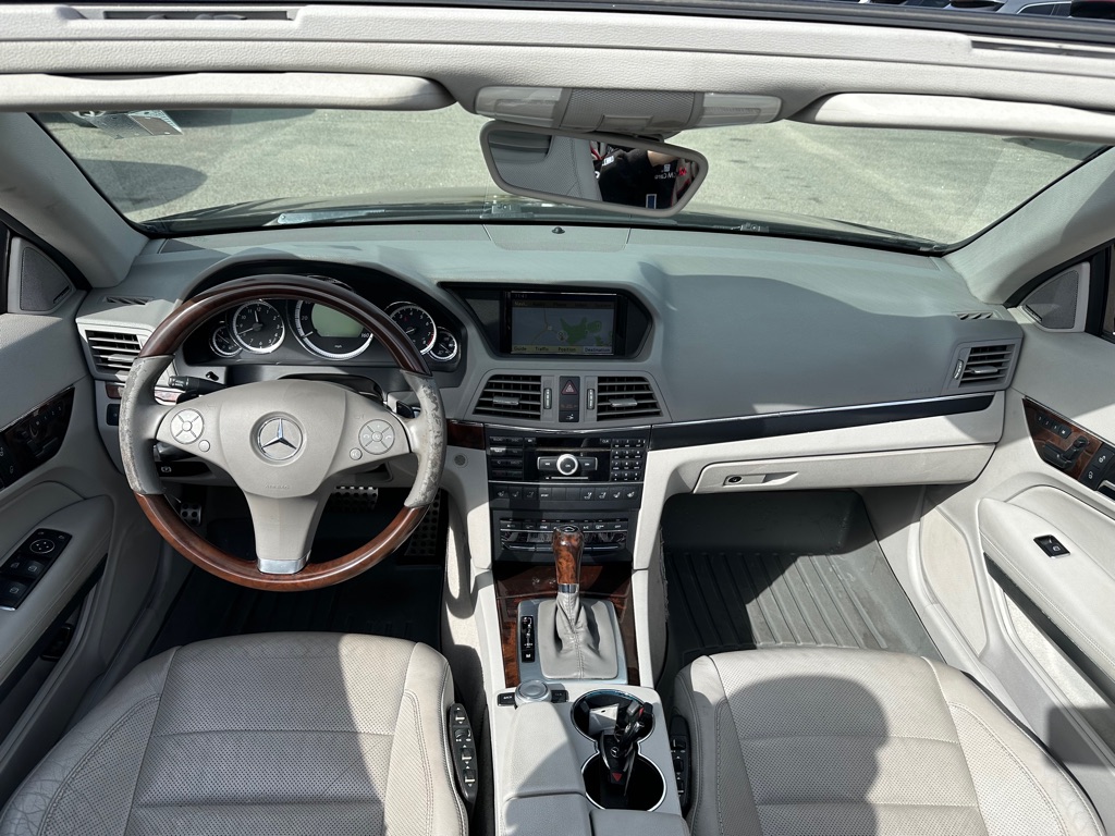 Photo 8 of this MERCEDES-BENZ E-CLASS