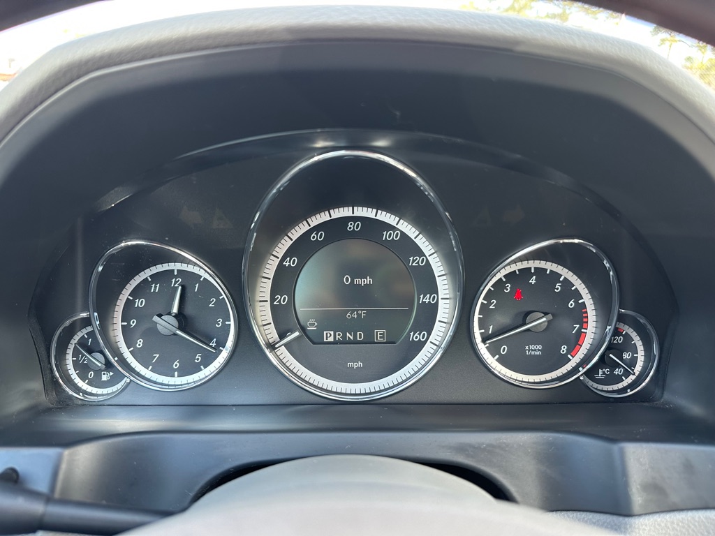 Photo 17 of this MERCEDES-BENZ E-CLASS