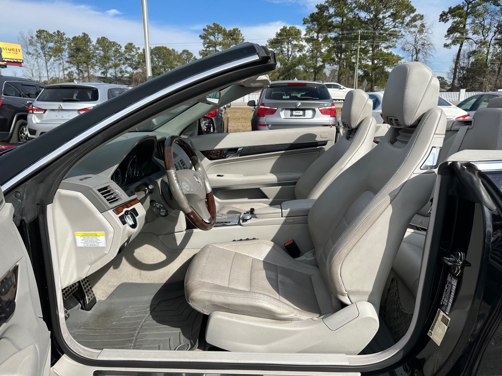 Photo 5 of this MERCEDES-BENZ E-CLASS