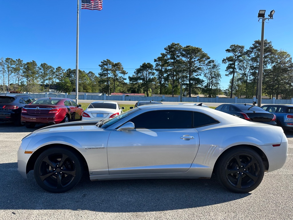 Photo 2 of this CHEVROLET CAMARO