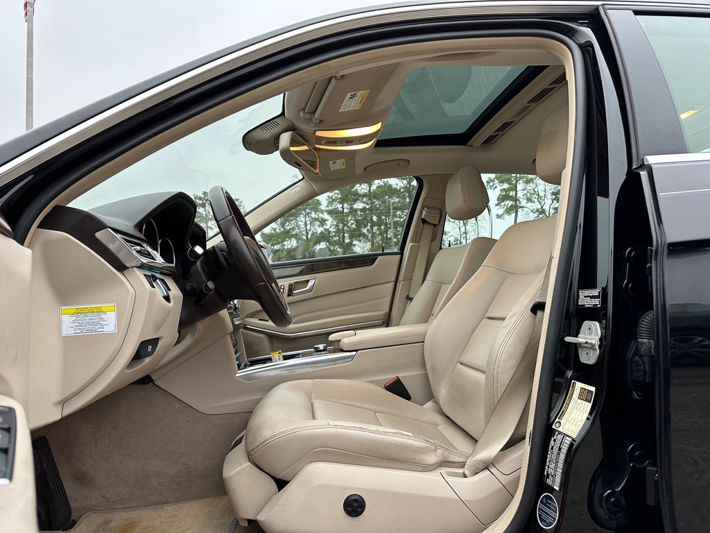 Photo 11 of this MERCEDES-BENZ E-CLASS