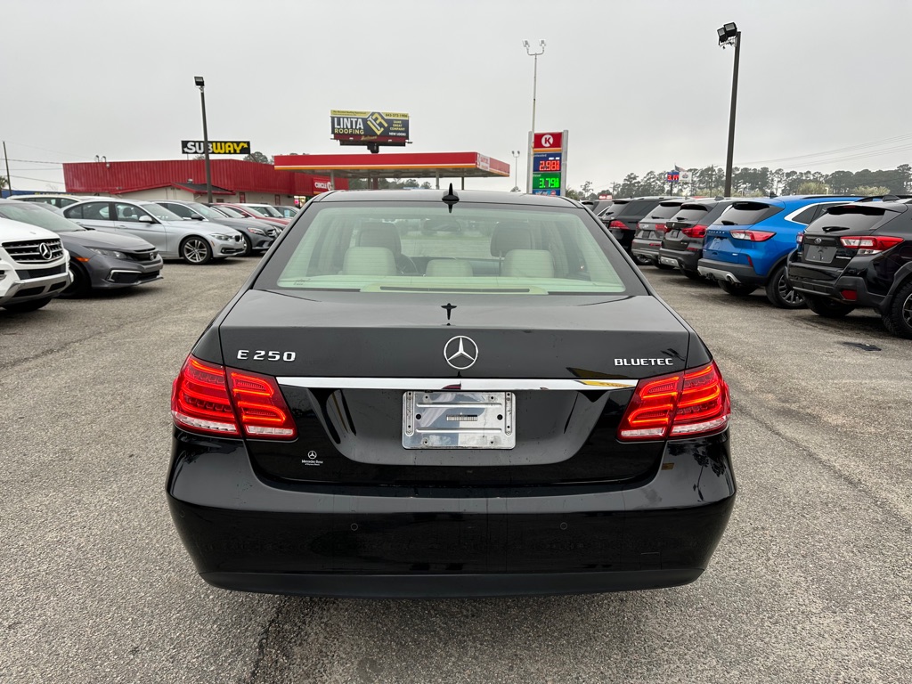 Photo 6 of this MERCEDES-BENZ E-CLASS