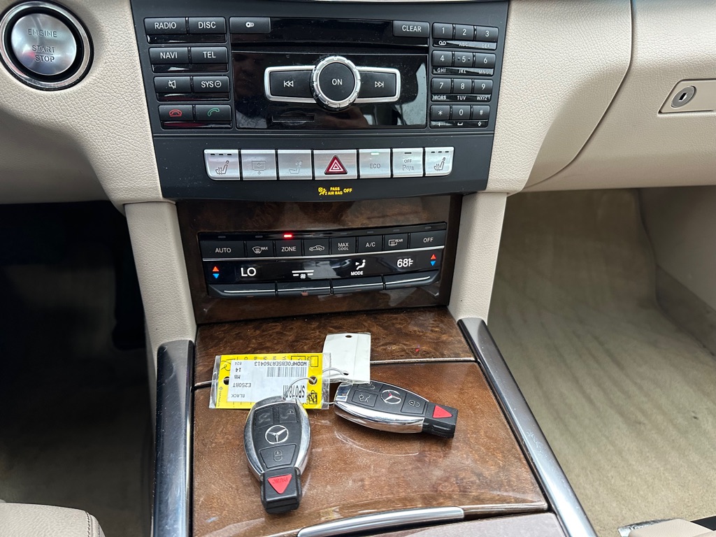 Photo 20 of this MERCEDES-BENZ E-CLASS