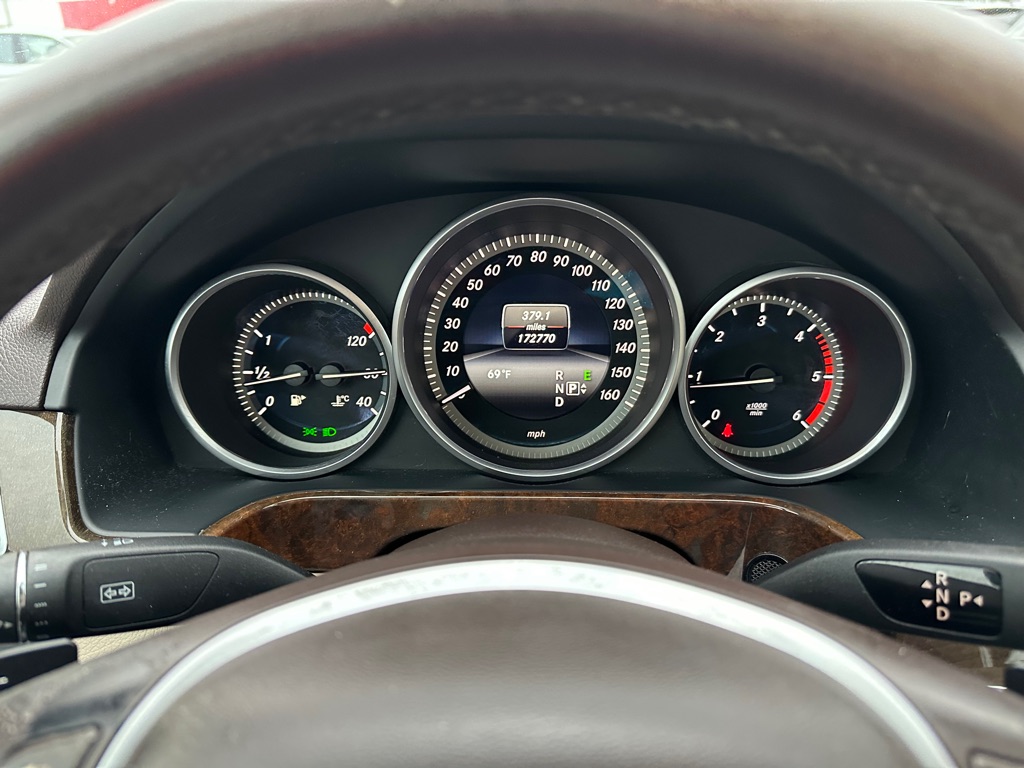 Photo 17 of this MERCEDES-BENZ E-CLASS