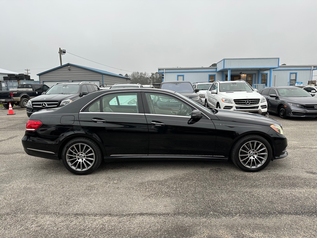 Photo 4 of this MERCEDES-BENZ E-CLASS