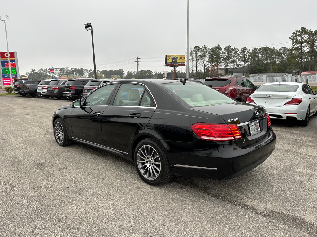 Photo 7 of this MERCEDES-BENZ E-CLASS