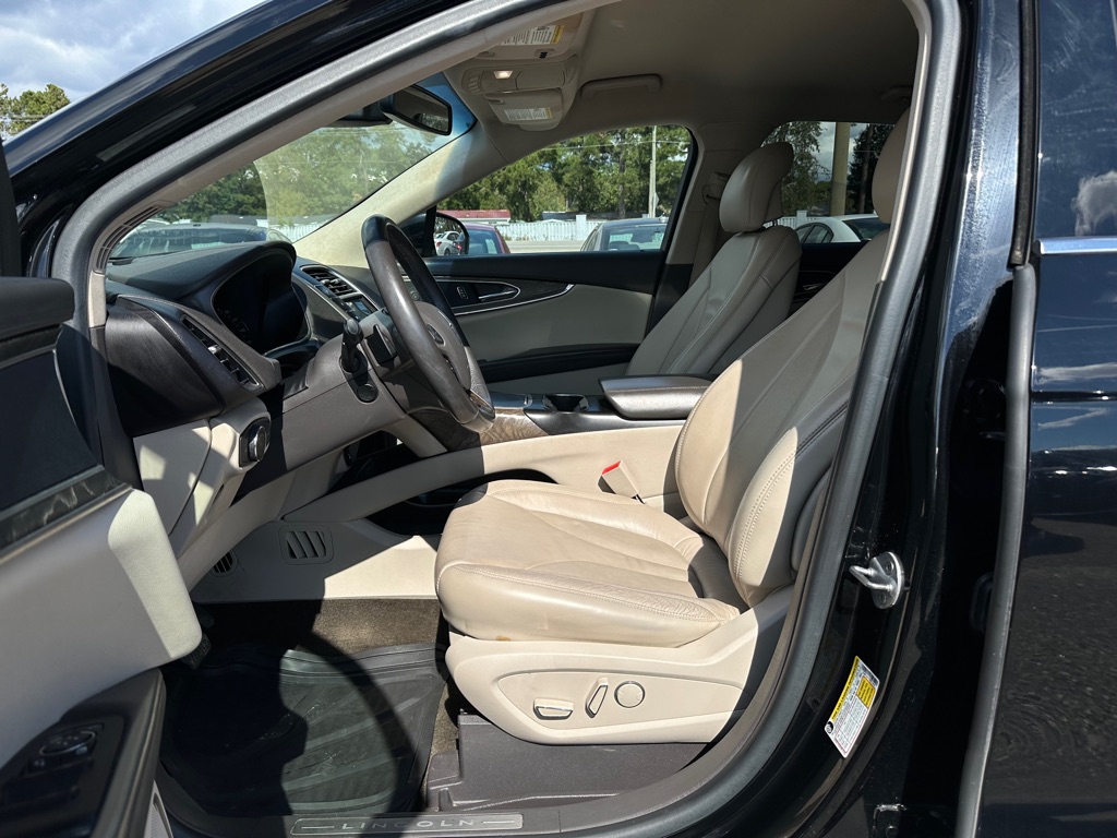 Photo 12 of this LINCOLN MKX