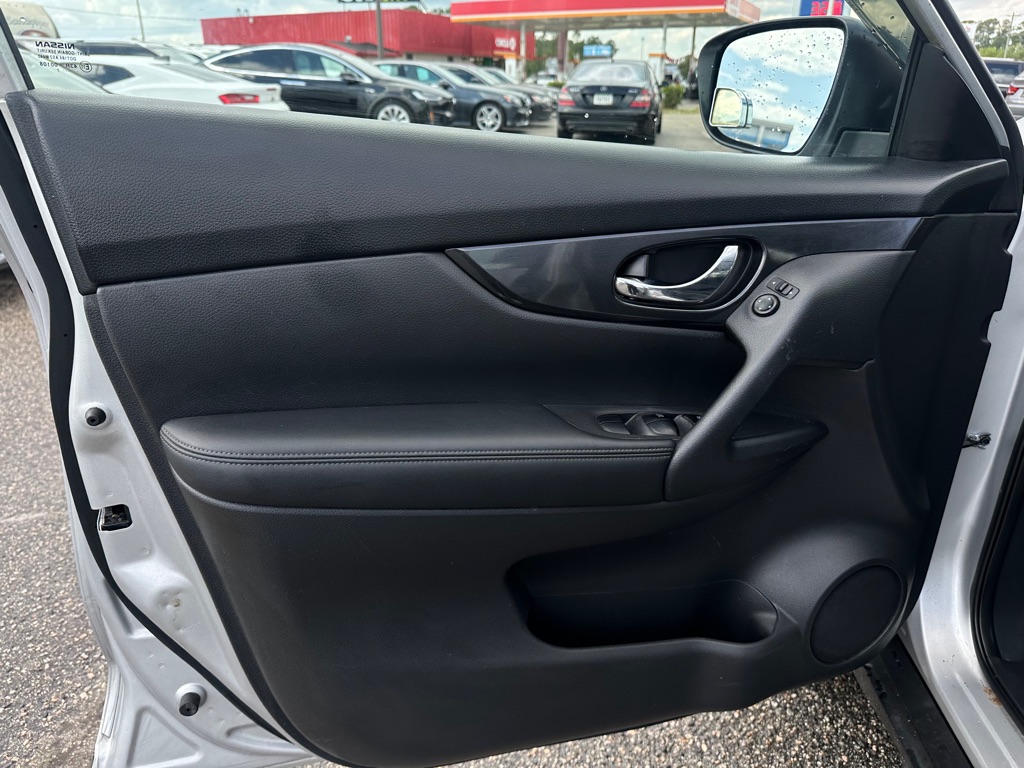 Photo 9 of this NISSAN ROGUE