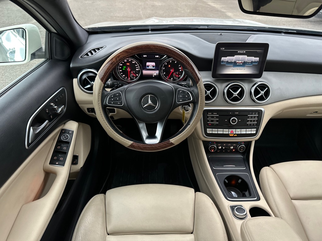 Photo 15 of this MERCEDES-BENZ GLA