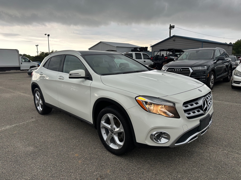 Photo 3 of this MERCEDES-BENZ GLA