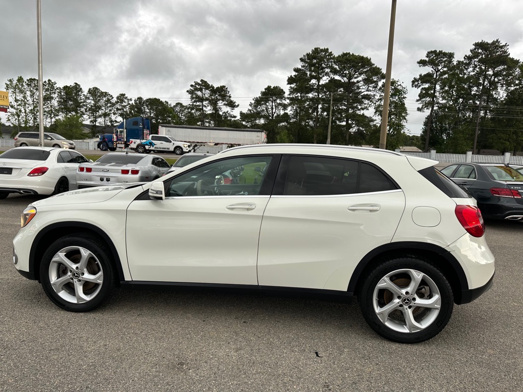 Photo 8 of this MERCEDES-BENZ GLA