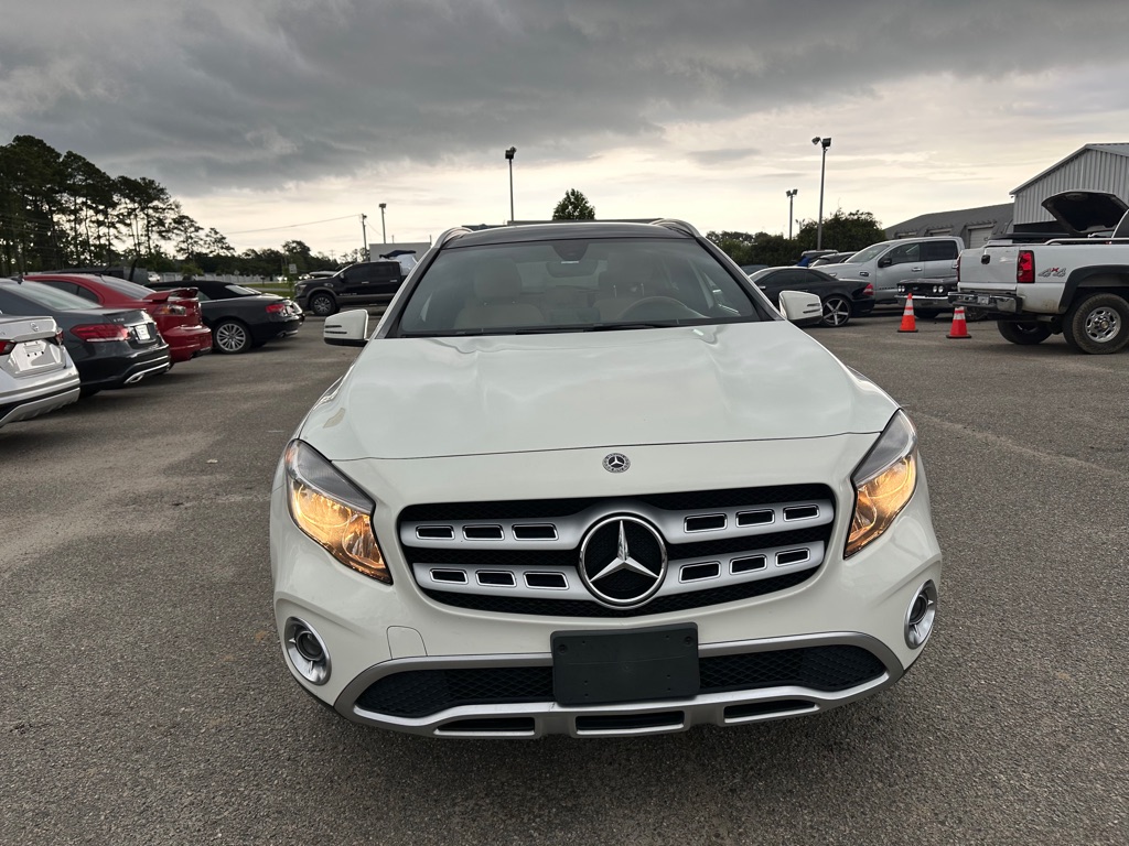 Photo 2 of this MERCEDES-BENZ GLA
