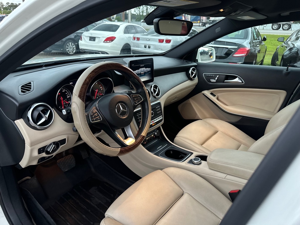 Photo 12 of this MERCEDES-BENZ GLA